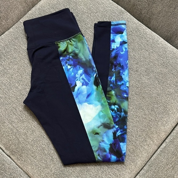 Athleta Leggings Navy Blue with Green/Blue Floral Accents Size Small - Picture 3 of 7